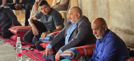 عباس والهواشلة يزوران رأس جرابة ويبحثان مع الأهالي سبل مواجهة قرار التهجير